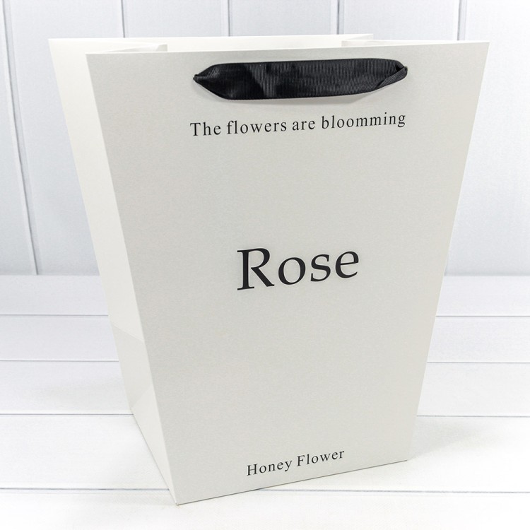 000182/07 Пакет подарочный "Rose" Белый 30*34*20 210г 1/10 1/100 000182/07 Пакет подарочный "Rose" Белый 30*34*20 210г 1/10 1/100